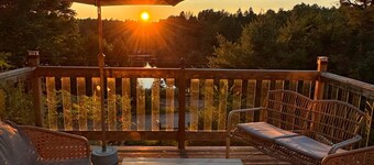 🌿 Boho-rustic retreat in nature with panoramic lakefront & mountain views