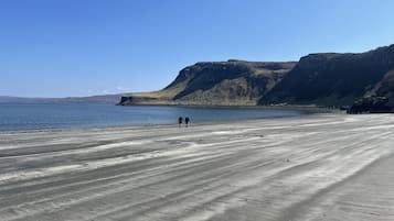 Una spiaggia nelle vicinanze