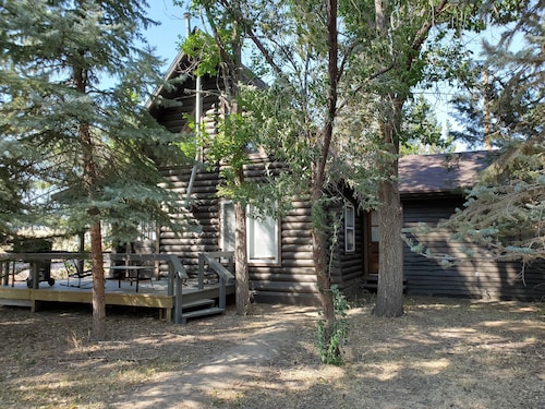 Glendo Log Home Close to Lake