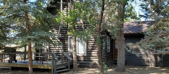 Glendo Log Home Close to Lake