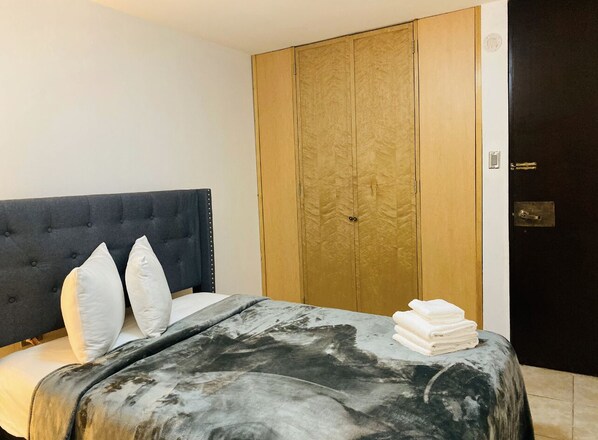 2 bedrooms, iron/ironing board, free WiFi, bed sheets - New Beautiful 2 bedroom full Apartment San Juan, Area Metro. (San Juan)