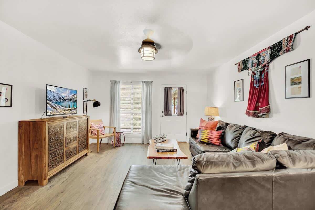 Smart TV, books, offices