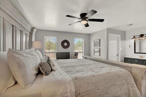 2 bedrooms, iron/ironing board, free WiFi, bed sheets