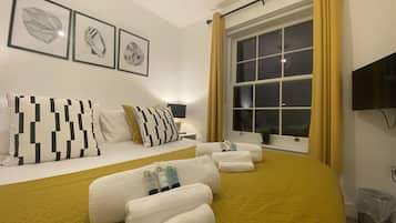 2 habitaciones, tabla de planchar con plancha y cuna de viaje