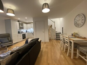 Interior - A stroll to Ringwood, near to New Forest & South Coast Beaches. Private Parking (Ringwood)