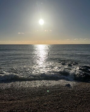 Una spiaggia nelle vicinanze