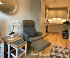 Interior - A stroll to Ringwood, near to New Forest & South Coast Beaches. Private Parking (Ringwood)