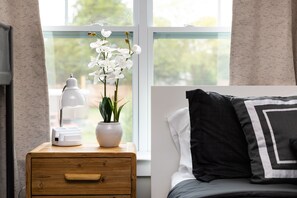 4 bedrooms, desk, iron/ironing board, WiFi