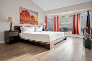 4 bedrooms, desk, iron/ironing board, travel crib - Pool • Hot Tub • Gameroom • Spacious Living Area (Phoenix)