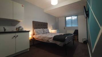 Deluxe Double Room | Laptop workspace, free WiFi