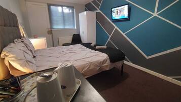 Deluxe Double Room | Laptop workspace, free WiFi