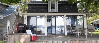 Lakefront cottage, close to E. Lansing. MSU, weddings, golf. Sleeps 2-4. Fish!!