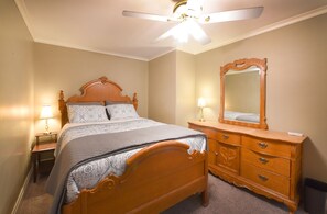 3 bedrooms, iron/ironing board, free WiFi, bed sheets