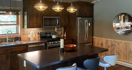 Bourbon Hideout - Private dock and access to Lower Hay Lake/Whitefish Chain