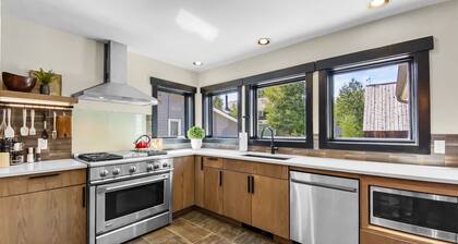 Dog-friendly escape in the heart of downtown Breck and walkable to ski lifts!