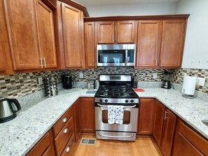 Private kitchen - Stunning 2400 Sqft. 4 BR, 3.5 BT in the most convenient location to Quantico (Stafford)