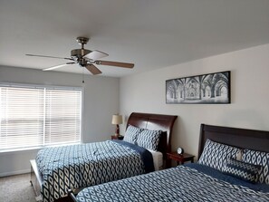 4 bedrooms, WiFi - Stunning 2400 Sqft. 4 BR, 3.5 BT in the most convenient location to Quantico (Stafford)