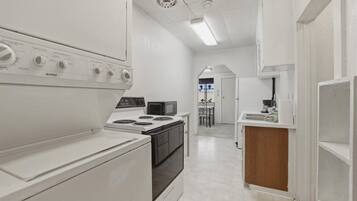 冰箱、微波炉、烤箱、炉灶