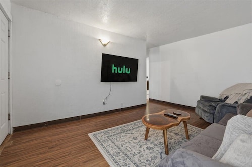 Parking|Smart TV|Full Kitchen|Self Check-In|W/D