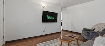 Parking|Smart TV|Full Kitchen|Self Check-In|W/D