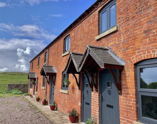 New - Luxury Spacious Apartment in Beautiful Grounds