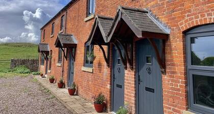 New - Luxury Spacious Apartment in Beautiful Grounds