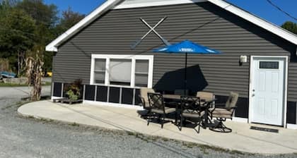 Cozy All Season Lake Front Apartment