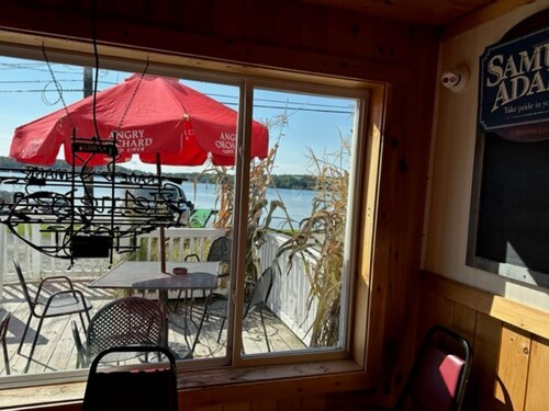 Cozy All Season Lake Front Apartment