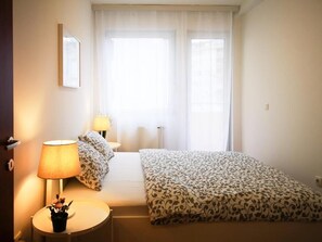 2 dormitoris, escriptori, planxa i posts de planxar i wifi gratuïta