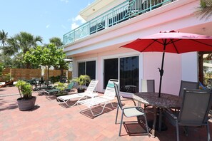 Outdoor dining - Beach View across street from beach (Siesta Key)