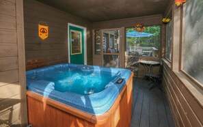 Outdoor spa tub - Screened Hot Tub, Fireplace & Outdoor TV Lounge in Pigeon Forge, TN (Sevierville)
