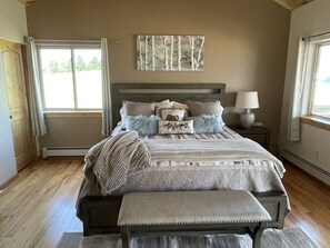 4 bedrooms, desk, iron/ironing board, travel cot