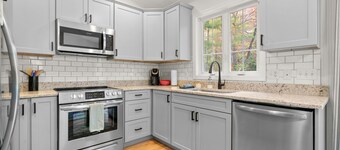 Newly renovated cottage 5 minute drive to several beaches. Great location!