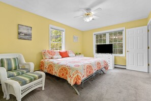 3 bedrooms, iron/ironing board, travel cot, free WiFi