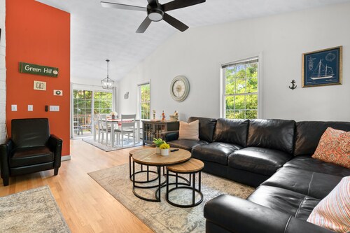 Cozy beach house with fire pit and 5 minute drive to several beaches!