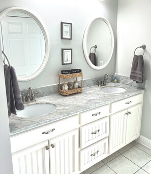 Combined shower/tub, hair dryer, towels, soap