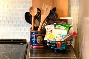 Fridge, microwave, oven, stovetop - Washington Family Property, Upper Carriage House in Old Town on 107 S Lee Street (Alexandria)