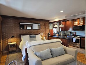 1 bedroom, desk, iron/ironing board, free WiFi