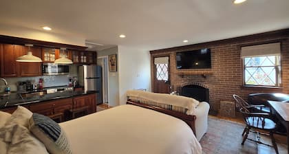 Washington Family Property, Upper Carriage House in Old Town on 107 S Lee Street