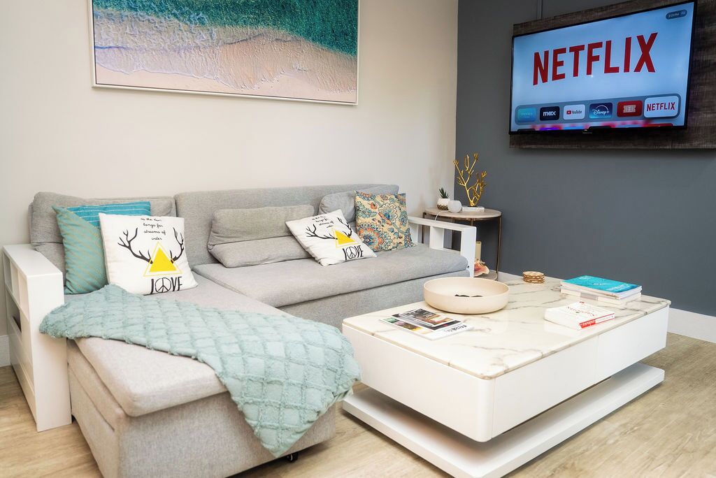 Smart TV, books, stereo