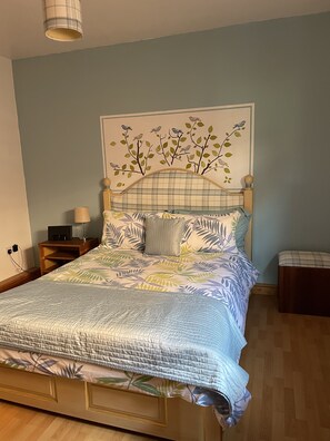 3 chambres, fer et planche à repasser, lit parapluie, Wi-Fi gratuit