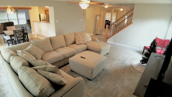 Smart TV, fireplace, books, offices