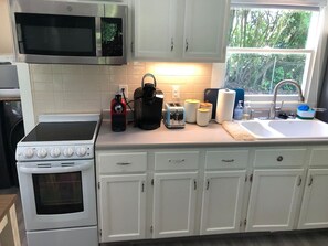 Geladeira, micro-ondas, fogão, cooktop