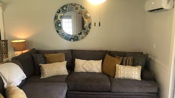 Smart TV, fireplace, stereo