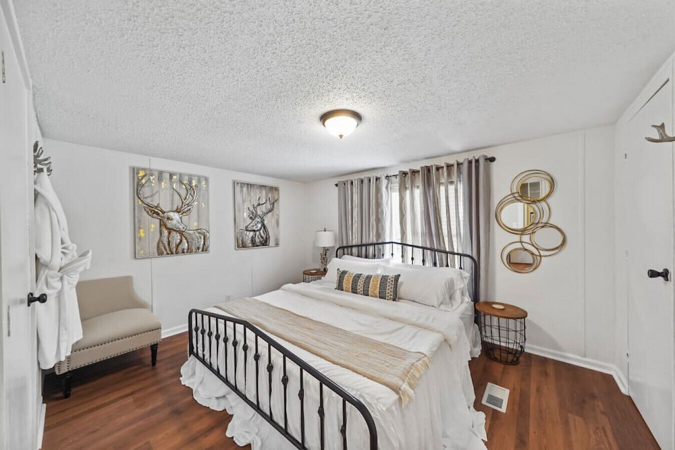 3 Schlafzimmer, Schreibtisch, Bügeleisen/Bügelbrett, Reisekinderbett