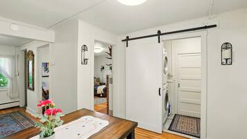 2 chambres, bureau, fer et planche Ă repasser, draps fournis