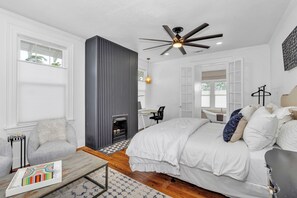 4 bedrooms, desk, WiFi, bed sheets