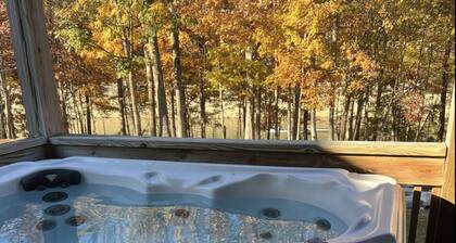 Lakeside Hideaway I - newly renovated lakefront with hot tub / walk to boat ramp