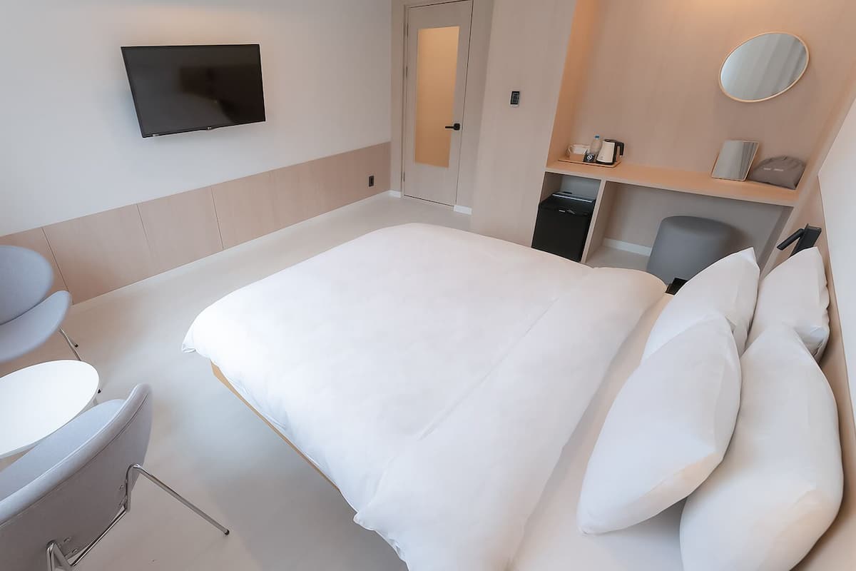 Camera Standard | 1 camera, biancheria da letto di alta qualità, tende oscuranti