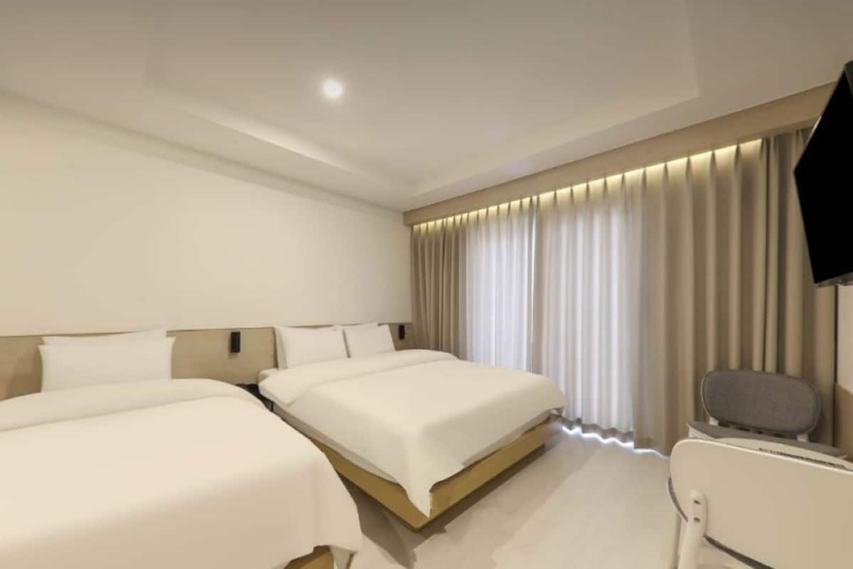 Basic Twin Room | Premium bedding, blackout drapes, WiFi (free), bed sheets